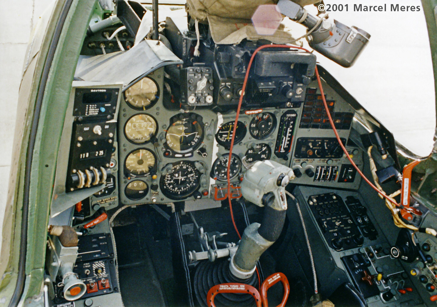 Su-25-Cockpit-Main-instrument-panel.jpg