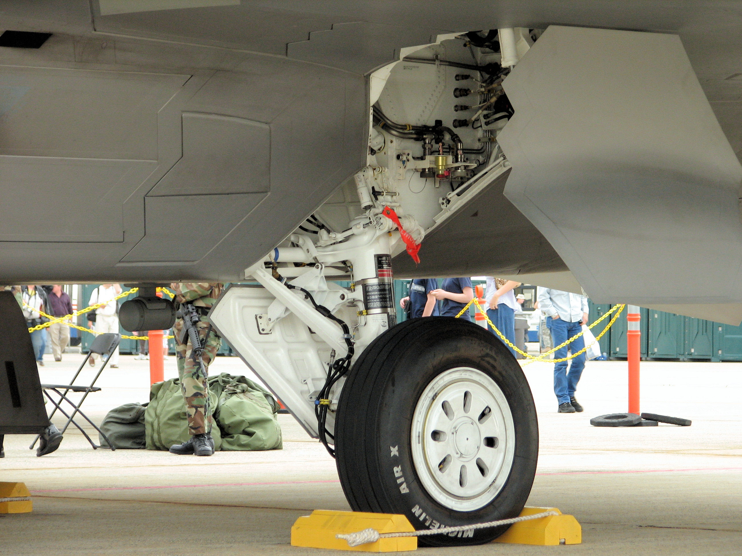 f-22a_raptor_02_of_81.jpg