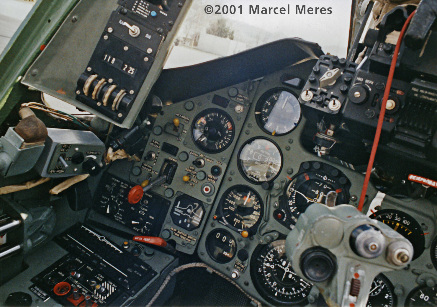 Su-25-Cockpit-front-left.jpg