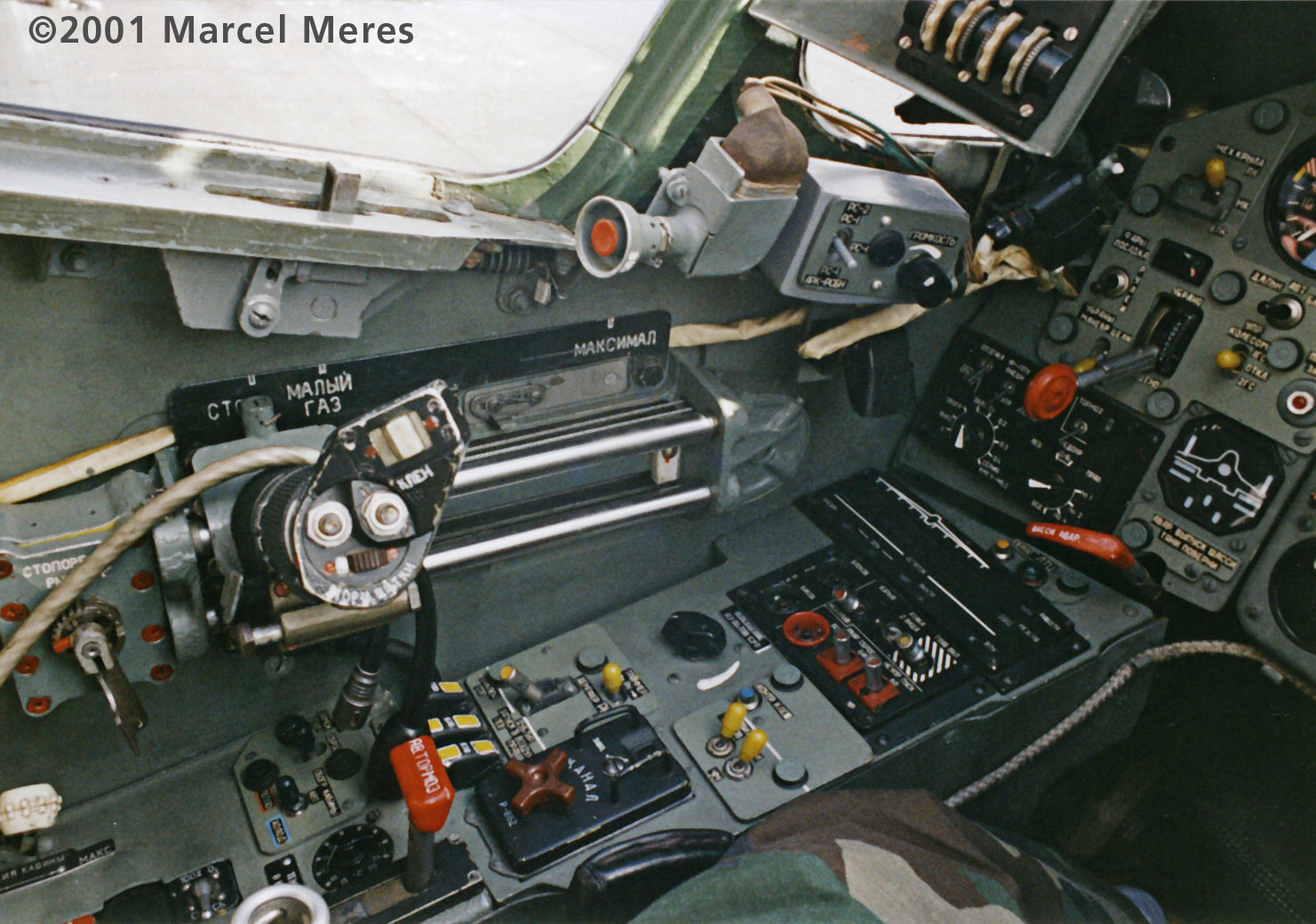 Su-25-Cockpit-Left-side.jpg