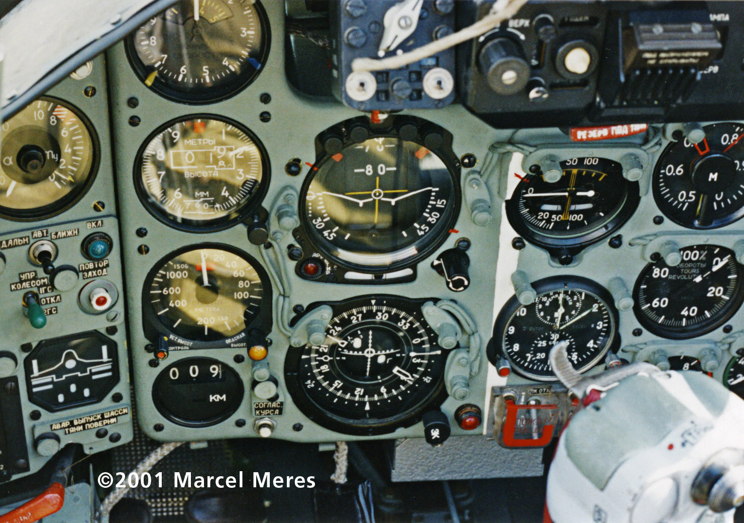 Su-25-Cockpit-Main-instrument-panel-1.jpg