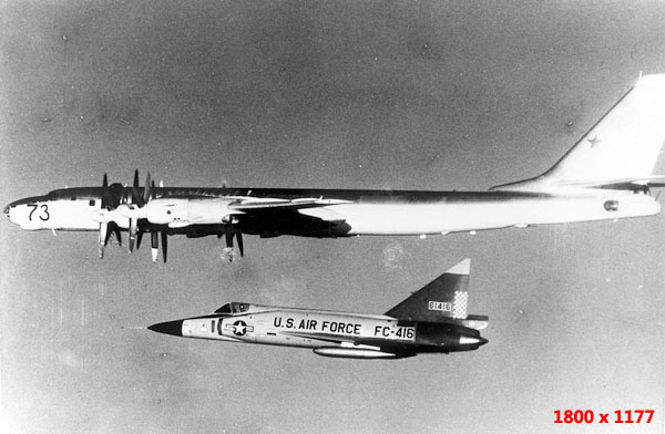 F-102A_57th_FIS_intercepting_Bear_1970.jpg