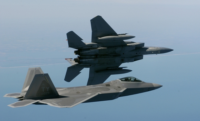 F-15 vs F22.jpg