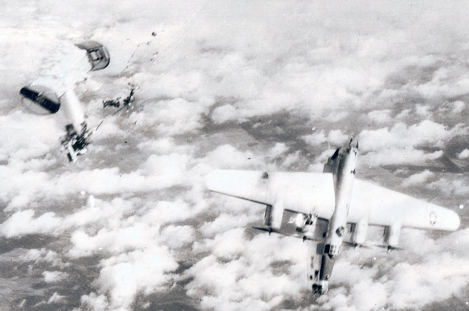 B-24_Liberator_shot_down_by_a_Me_262.jpg